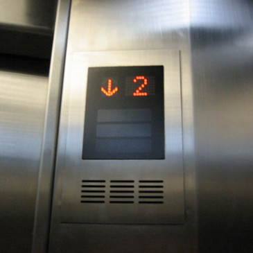 Corpo de Bombeiros diz o que fazer quando o elevador parar