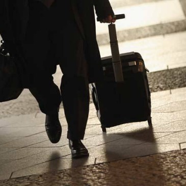 Acesso ao condomínio com trajes de banho e descarga de malas e outros