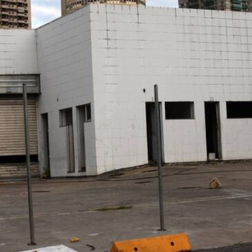 Vítimas de assaltos na Avenida das Américas apontam suposto esconderijo de criminosos