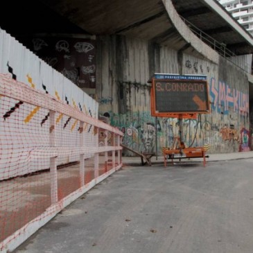 Fechamento de via no terreno do Hotel Nacional afunila trânsito