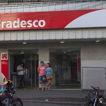 Procon determina que bancos aceitem contas na boca do caixa