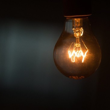 Trocar lâmpadas incandescentes pode gerar economia de R$ 520 no ano