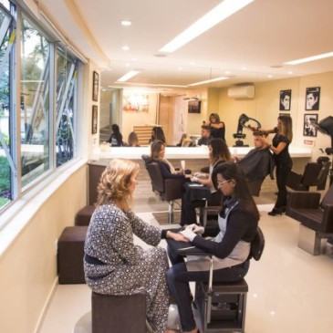 Espaços oferecem serviços diversificados como estratégia para atrair público