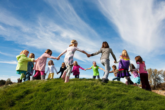 Crianças conseguem “brincar como antigamente” em condomínios