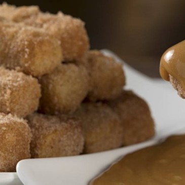 Faça em casa churros de doce de leite