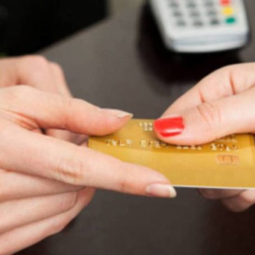 Cartões “premium” cortam anuidade para segurar cliente