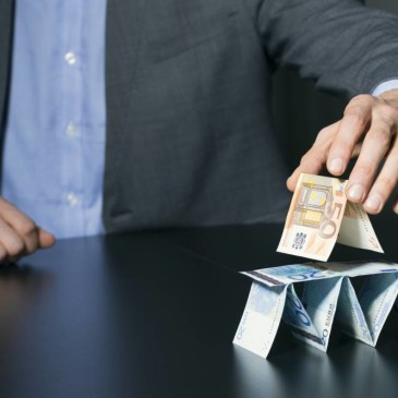 Saiba reconhecer o golpe da pirâmide financeira